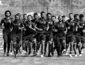 عمرو السولية يستعيد ذكرياته فى تدريبات الأهلى قبل كورونا بصورة أبيض وأسود