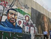 جرافيتى عملاق لجورج فلويد على الجدار العازل فى بيت لحم بفلسطين