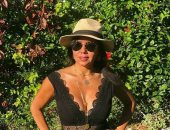 بفستان أسود.. رانيا يوسف تستمع بالأجازة الصيفية فى جلسة تصوير جديدة