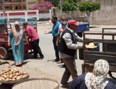 صور.. إزالة سوق عشوائى للباعة الجائلين بمنطقة سكة زفتى بالمحلة