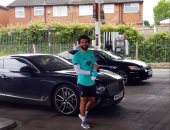 موقف رائع للنجم محمد صلاح داخل إحدى محطات البنزين بإنجلترا