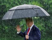 سقوط أمطار غزيرة على البيت الأبيض وقت سفر ترامب لتكساس.. صور 