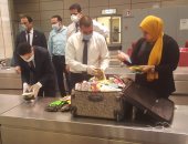 ضبط كمية كبيرة من الهواتف مع راكب عالق بالكويت فور وصوله مطار القاهرة