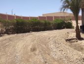 إزالة التعديات بمنطقة تقسيم التليفزيون في سفاجا تمهيدا لأعمال الرصف..صور 