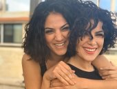 "حد عنده أخت زى ديه".. صبا مبارك فى صور جديدة مع شقيقتها