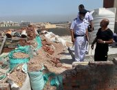 صور .. حى شرق الإسكندرية ينفذ قرارات الإزالة فى 18 عقارا مخالفا 