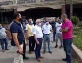 محافظ بورسعيد يوجه بسرعة الانتهاء من تطوير مول الباتروس.. صور