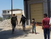 شباب قرية أمين باشا فى فاقوس بالشرقية يعقمون الشوارع للوقاية من كورونا