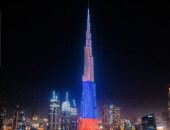 برج خليفة يتزين بألوان علم روسيا بمناسبة يومها الوطنى