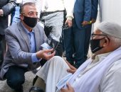 محافظ الإسكندرية يوجه بتوزيع كمامات التعليم الفنى على غير القادرين مجانا