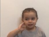 طفلة تؤدى أغنية "إحنا مش بتوع حداد" لأحمد جمال.. ويعلق: قمر صغنن حافظ الأغنية