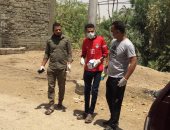 شباب قرية الكرنك بقنا يقومون بحملة قياس درجة الحرارة وتوزيع كمامات