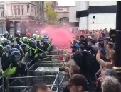 7 فيديوهات توثق اشتباكات الشرطة ومتظاهرى اليمين المتطرف فى لندن