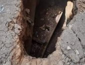 هبوط أرضى فى كفر الزيات يتسبب فى انقلاب سيارة نقل دون إصابات (صور)