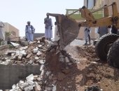 صور.. حماية نهر النيل بالأقصر تنفذ 16 قرار إزالة متنوعة بمبانى وأسوار مخالفة