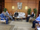 رئيس جامعة المنوفية يستقبل لجنة من المجلس الأعلى لمتابعة تجهيزات كلية الإعلام 