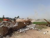 إزالة 28 حالة تعدى على الأراضى الزراعية بأسوان.. صور