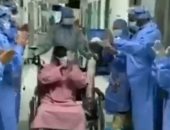 طاقم طبى بالسعودية يحتفى بتعافى حالة حرجة من كورونا بالتصفيق الحار