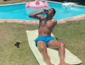 شاهد.. مصطفى محمد "غرقان فى العسل" بأول ظهور بعد حفل زفافه