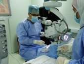 مستشفى سوهاج التعليمى تعيد النور لعيون مصاب بكورونا