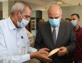 محافظ قنا يتابع تشغيل مخبز لإنتاج الخبز الخاص بمرضي الـPKU