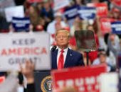 حمله ترامب توزع كمامات على مؤديه وسط مخاوف موجة كورونا الثانية