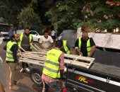 صور.. رئيس حى الدقى يقود حملات لإزالة الحواجز الحديدية المخالفة بشارع الثورة