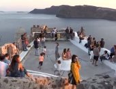 جزيرة سانتورينى فى اليونان تفتح أبوابها أمام حركة السياح بالعالم.. فيديو