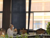 رئيس جامعة الزقازيق يتابع مع اللجنة الفنية آليات مواجهة كورونا بالمستشفيات 