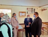 بوابات تعقيم وتباعد المقاعد.. اعرف الإجراءات الوقائية بلجان الثانوية العامة فى البحيرة (صور)