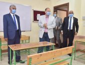 "تعليم أسيوط" ينهى استعداداته للثانوية العامة بتطهير اللجان وبوابات للتعقيم.. صور
