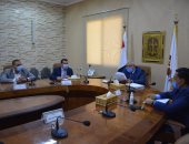 محافظ الوادى الجديد: وقف وسائل النقل الجماعى بالداخلة حال تزايد عدد إصابات كورونا