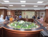 جامعة النهضة تعرض على محافظ بنى سويف تصميماً لإنشاء كورنيش على النيل