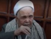 حكاية الشيخ عبدالعاطى وتلاوة القرآن على فراش الموت .. فيديو