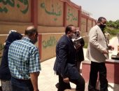 صور.. بعد تعافية من كورونا.. نائب محافظ الإسكندرية يتفقد جاهزية لجان الثانوية العامة