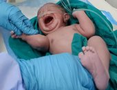  الطفل مصطفى المولود رقم 12 فى الحجر الصحى بمستشفى إسنا جنوب الأقصر