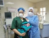 صور.. مستشفى العجوزة تسجل ثامن حالة ولادة قيصرية لمريضة مصابة بكورونا 