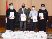 البابا تواضروس يرسل هدية للأطقم الطبية بالأسكندرية