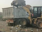 رفع المخلفات من مقلب عمومى بديرب نجم فى الشرقية.. صور