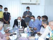 محافظ قنا يتابع معدلات تنفيذ المرحلة الأولى لمشروع الصرف الصحى لقرى الشمال 