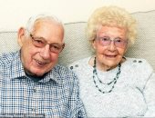 "ماسكين إيد بعض".. وفاة زوجين بكورونا فى مستشفى بريطانى بعد 71 سنة زواج