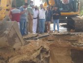 رئيس "مياه المنوفية" يشرف على إصلاح انفجار بخط مياه قطر 700مم فى تلا