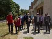 محافظ الجيزة يتفقد تجهيزات لجان امتحانات الثانوية العامة.. صور