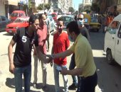 مستقبل وطن يوزع كمامات على أهالى دائرة رمل ثان بالإسكندرية.. صور 