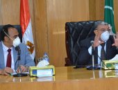محافظ المنيا يبحث آليات تنفيذ برنامج التنمية المحلية والنهوض بالمشروعات