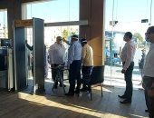 صور.. محافظ البحر الأحمر يخضع للإجراءات الوقائية والاحترازية خلال دخوله متحف الغردقة