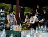 "المنشقين الكوريين" يهربون الكمامات والأرز فى زجاجات لكوريا الشمالية