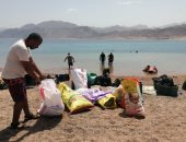 البيئة: 104 غطاسين يجمعون 3 أطنان مخلفات فى حملة نظافة تحت الماء.. صور