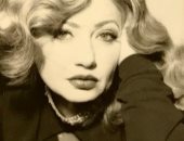 لسة زى القمر.. ليلى علوى تستعيد ذكريات جلسة تصوير من 18 سنة