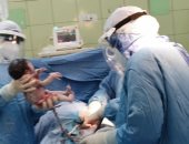 صور.. إجراء عمليتى ولادة قيصرية لسيدتين مصابين بكورونا بمستشفى الحجر بالبحيرة